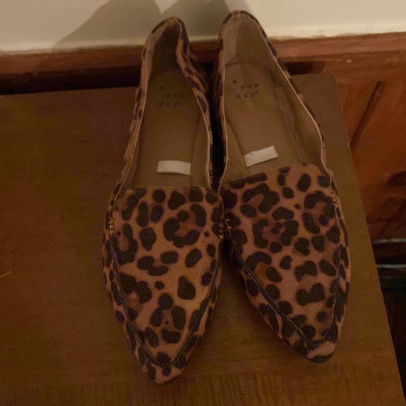 A New Day “Micah" Leopard Print Pointed Toe Closed Loafers - Picture 2 of 5